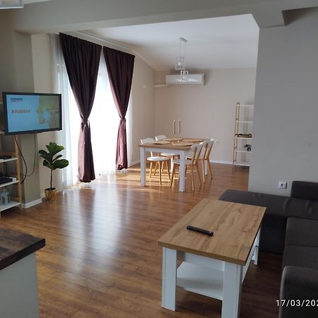Luxury Suite 2 คาร์โลโว ภายนอก รูปภาพ